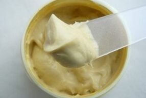 Heimsalbe zur Behandlung von Osteochondrose
